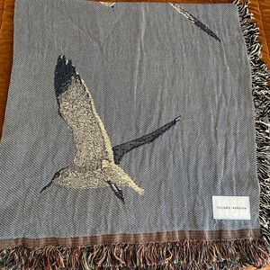 1989 (Taylor’s Version) woven seagull blanket - never used